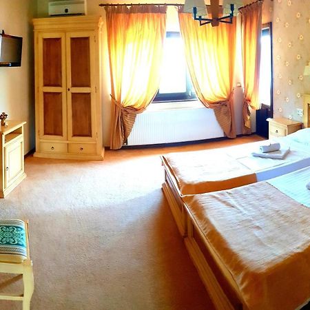 Pensiunea Casa Mircea & Restaurant Eselnita Ngoại thất bức ảnh