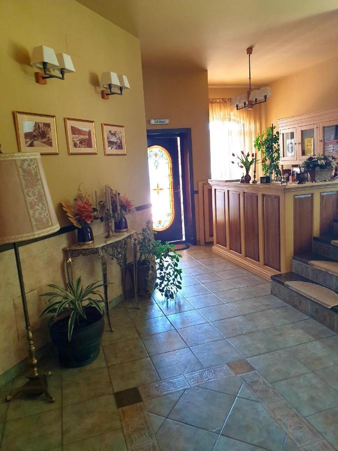 Pensiunea Casa Mircea & Restaurant Eselnita Ngoại thất bức ảnh