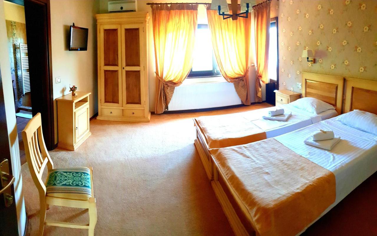 Pensiunea Casa Mircea & Restaurant Eselnita Ngoại thất bức ảnh