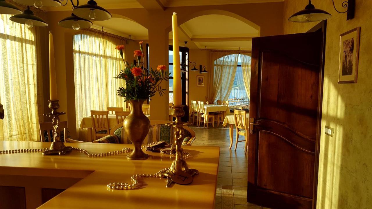 Pensiunea Casa Mircea & Restaurant Eselnita Ngoại thất bức ảnh